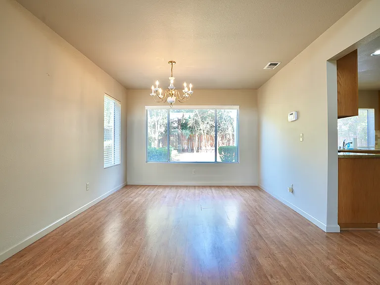 2625 Monroe St — Photo 10