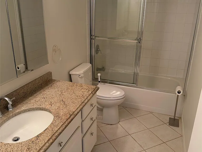 133 W Broadway — Photo 15