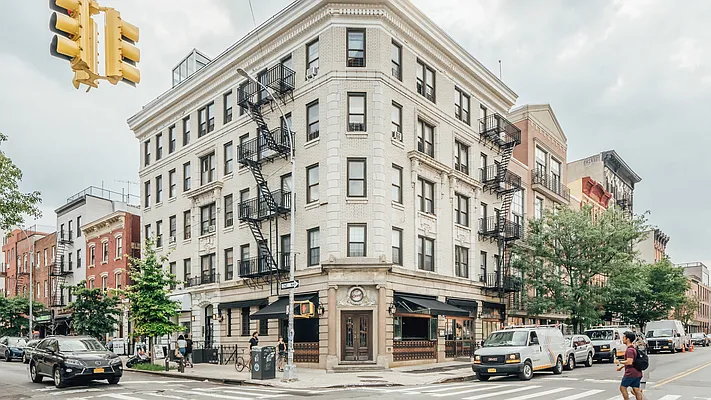 Rented by Nooklyn NYC LLC | media 31