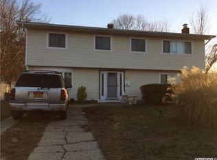 270 Riddle St, Brentwood, NY 11717