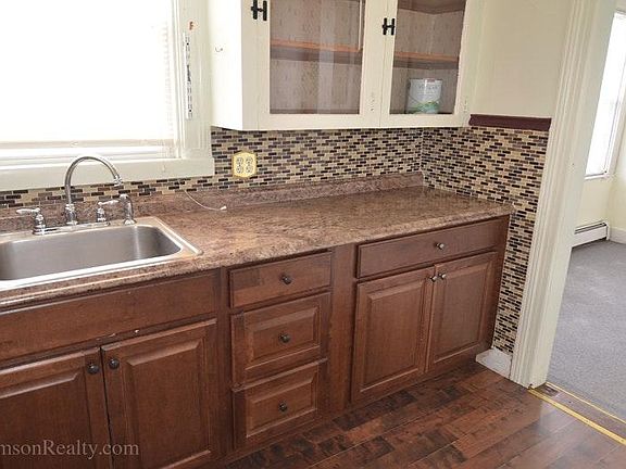 3rd image of 115 Waterman Ave APT 3