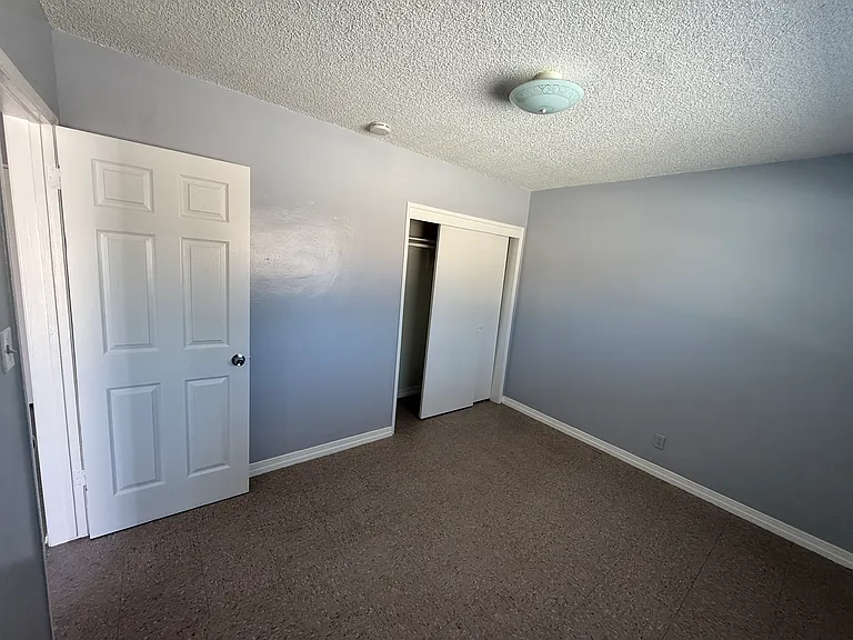 147 N Victoria Ave — Photo 21