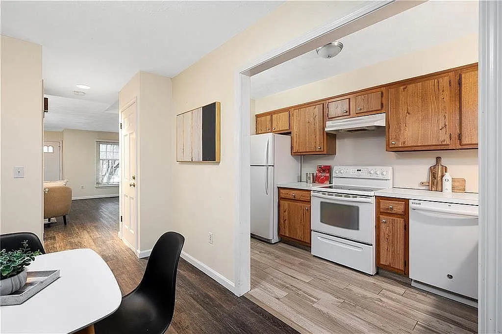 2 bed, 1.5 bath, 1500 sqft, $2,200 — Photo 3