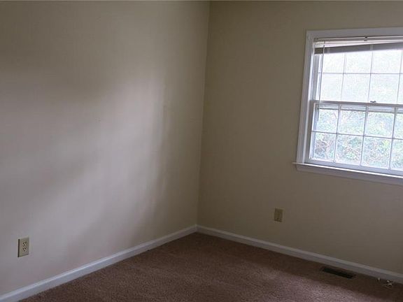 4th image of 412 Savage Dr Unit F