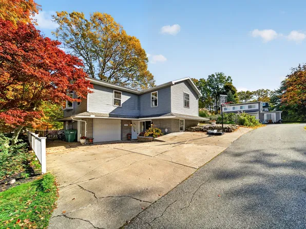 65 Carter Beach Rd, Erie, PA 16511