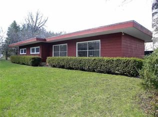 2029 Crestwood Dr, Oshkosh, WI 54904