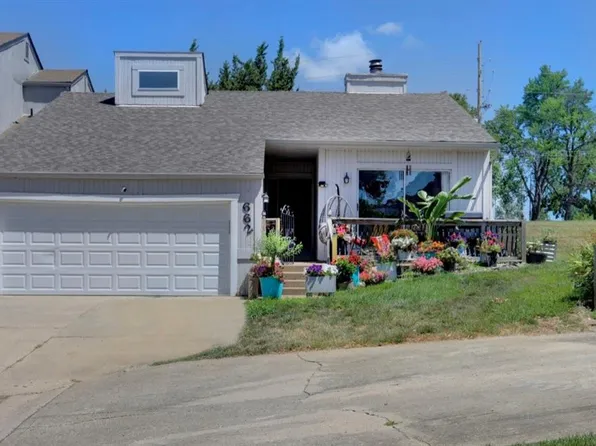 662 NW Valleybrook Rd, Blue Springs, MO 64014