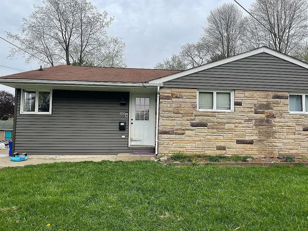 100 Laurel Dr photo 1