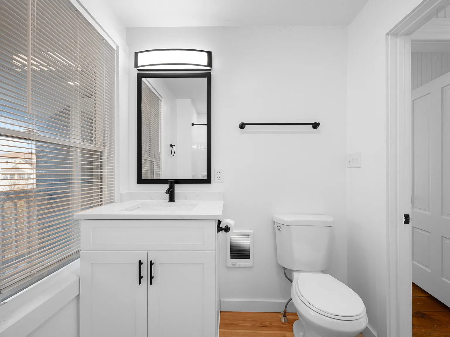 3 bed, 1200 sqft, $2,400 — Photo 4