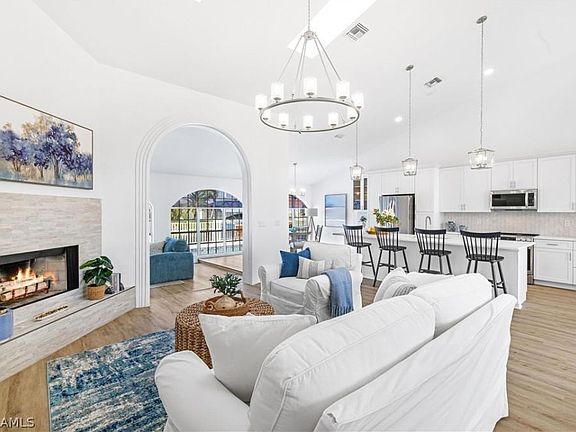 3rd image of 5005 SW 25th Pl