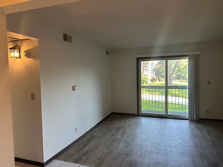 248 E Oak Cliff Ct #5 — Photo 14
