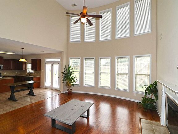 3rd image of 202 Ivy Glen Dr
