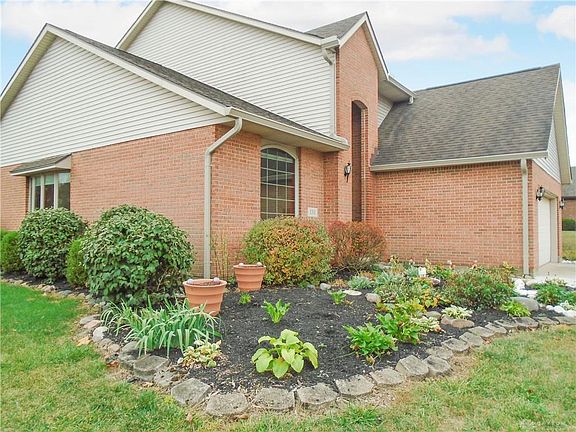 3rd image of 131 Hunterfield Dr