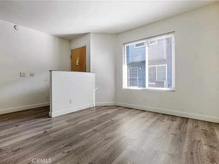 2726 S Menlo Ave — Photo 10