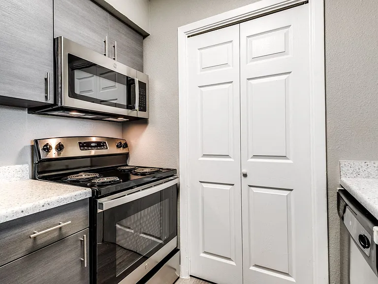 Biltmore Park Apartments — Photo 6