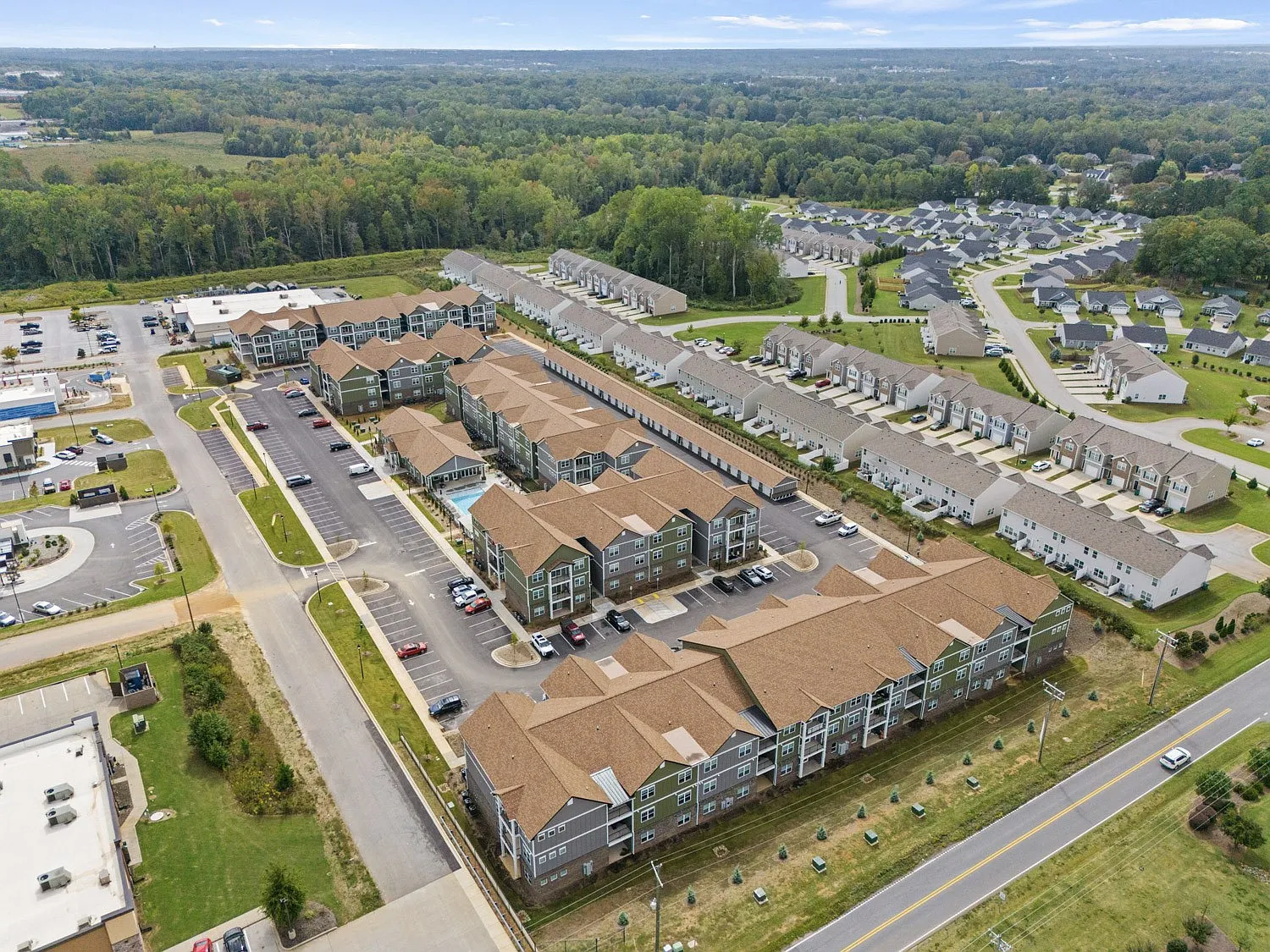 The Grande at Geyser Falls Luxury Apartments — Photo 3