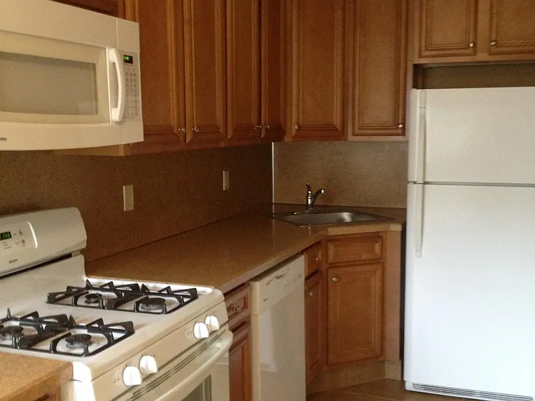 940 Amherst St #12 — Photo 5
