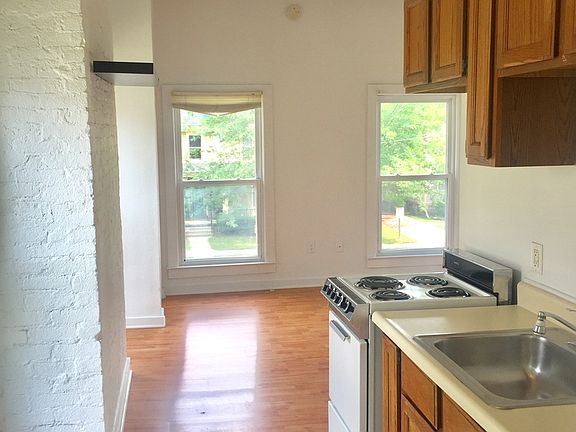 3rd image of 213 N Hamilton St APT 6