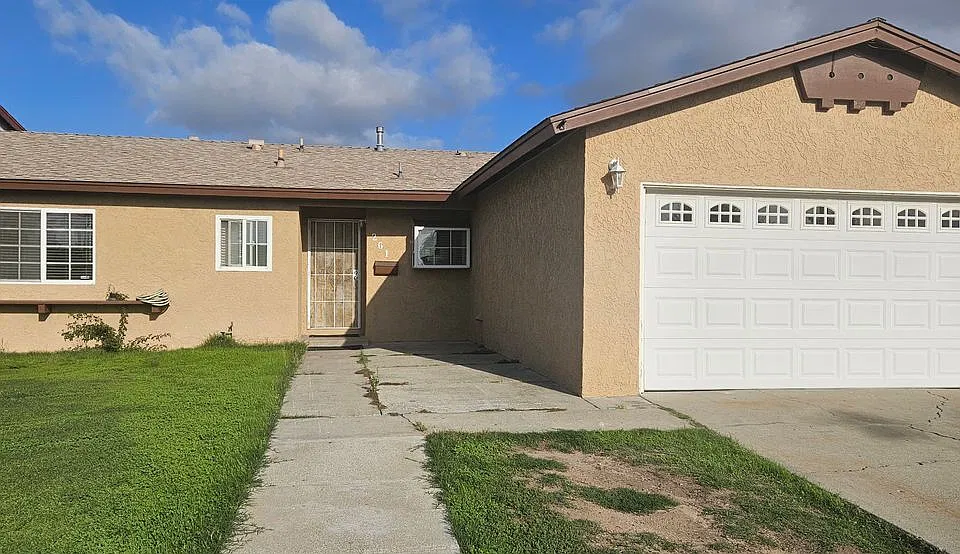 261 Flowerdale Ln #SINGLE FAMILY HOME