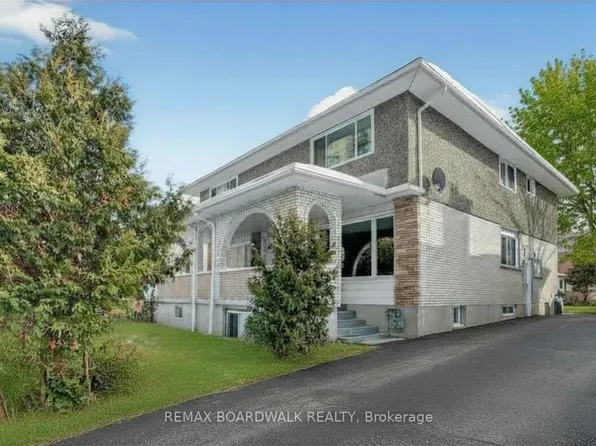 2666 Regina St, Ottawa, ON K2B 6X8