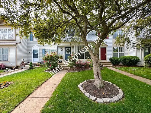 347 Bridle Crest Sq NE Photo 1