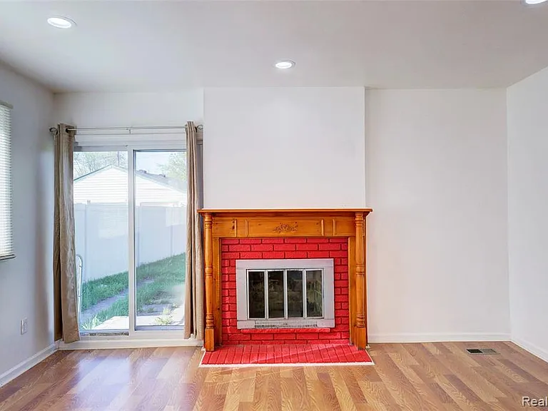 35030 Michelle Dr — Photo 11