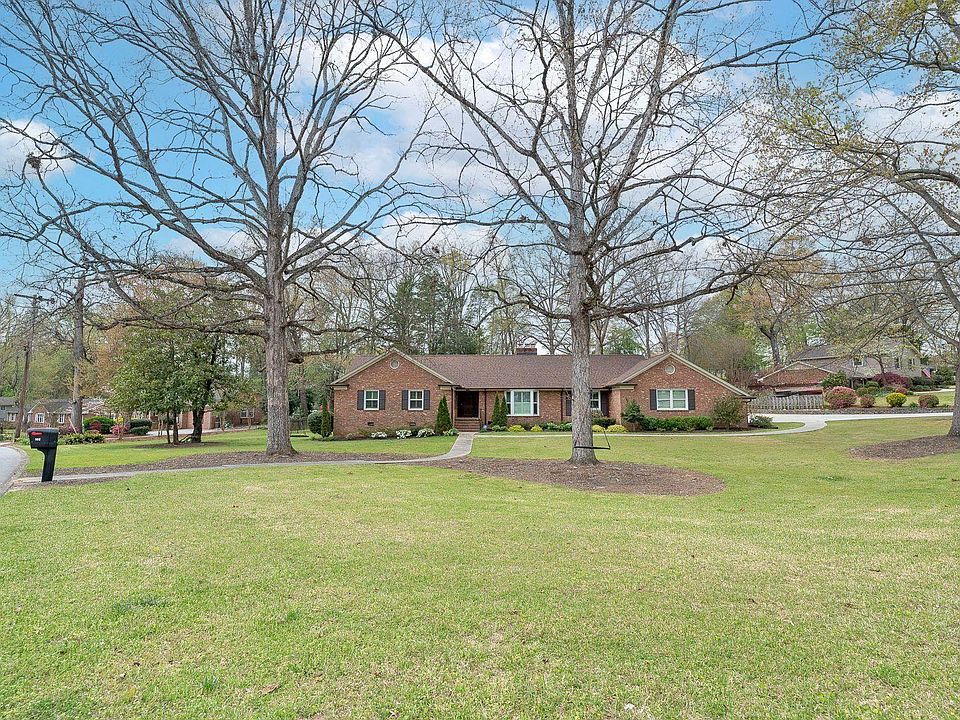 1st image of 102 Bridgewater Dr