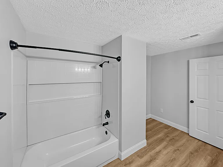 Springview Apartments — Photo 20