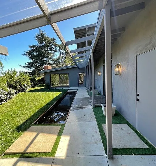 15434 Mulholland Dr — Photo 6