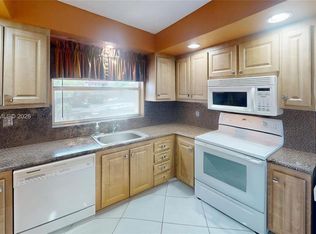 9541 Sunrise Lakes Blvd APT 204, Sunrise, FL 33322