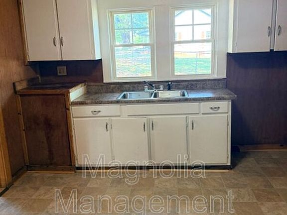 5th image of 409 Corbitt Rd
