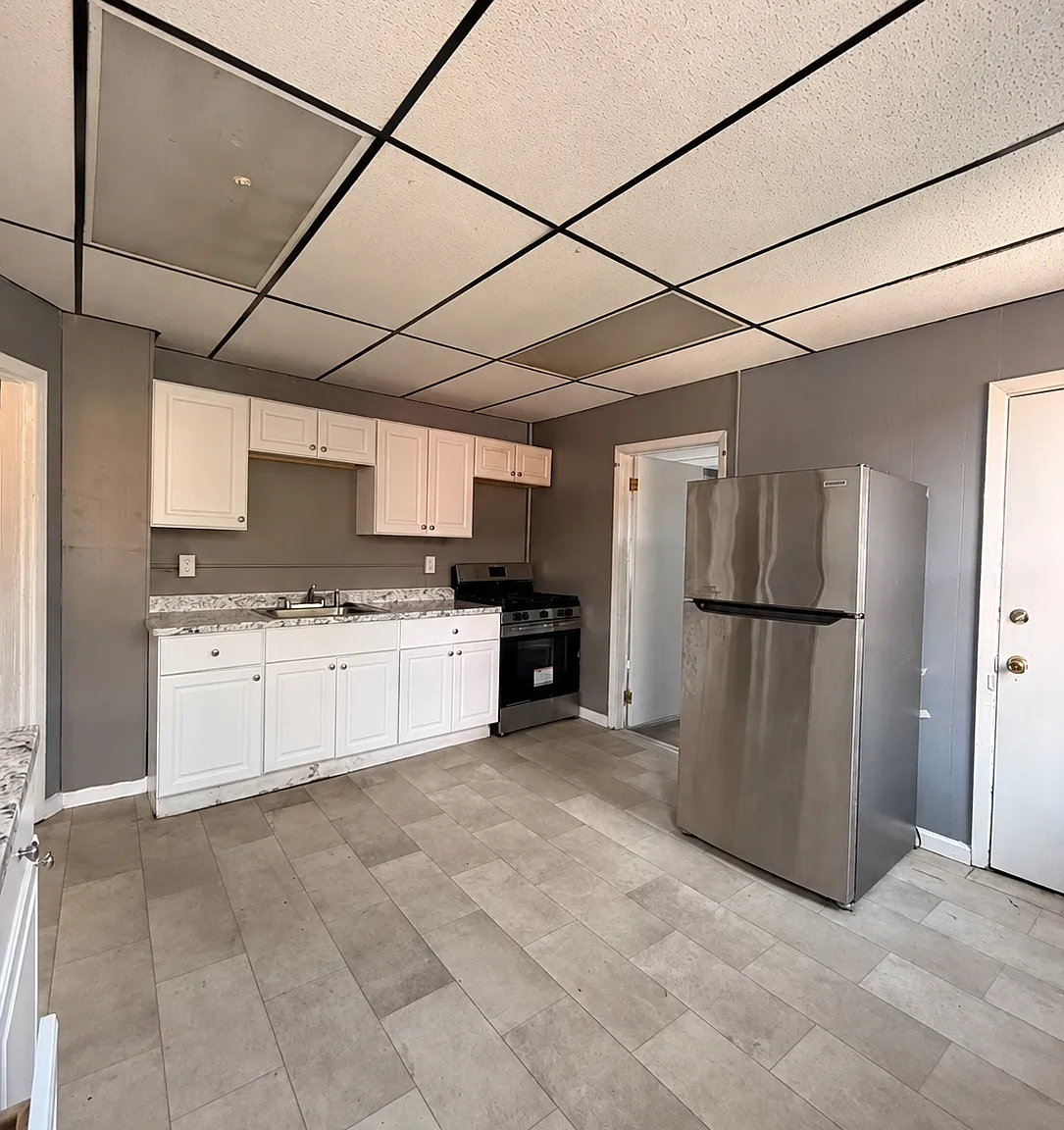 3 bed, 1200 sqft, $1,490 — Photo 2