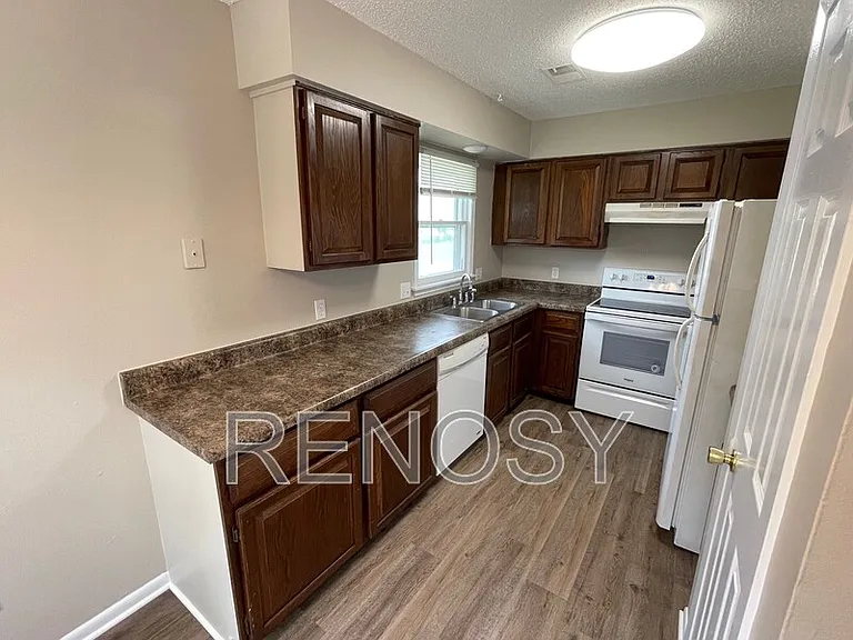 802 SE 10th St — Photo 8