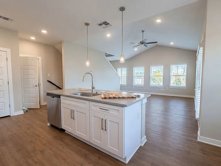 Water's Edge Townhomes — Photo 18