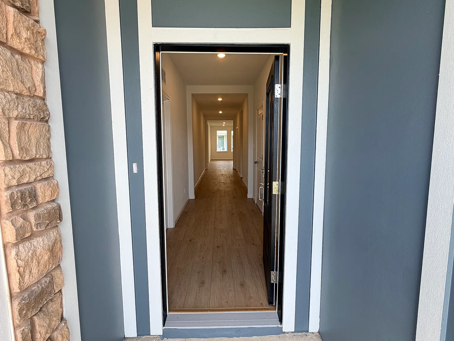 4 bed, 2366 sqft, $2,800 — Photo 3