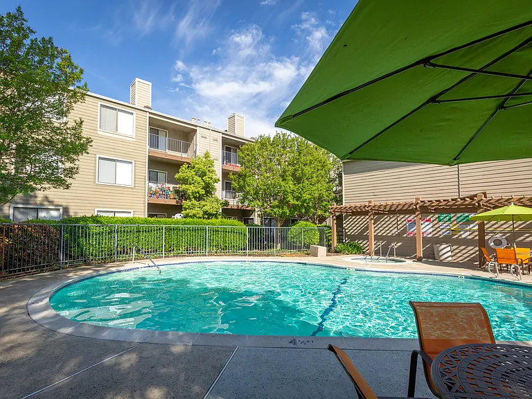 California Place Apartments — Photo 17