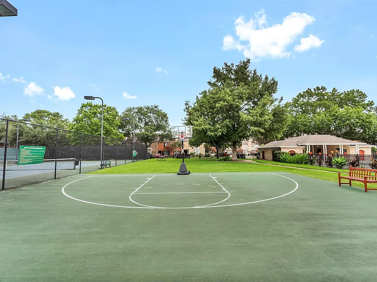 1553 W Sam Houston Pkwy S — Photo 36