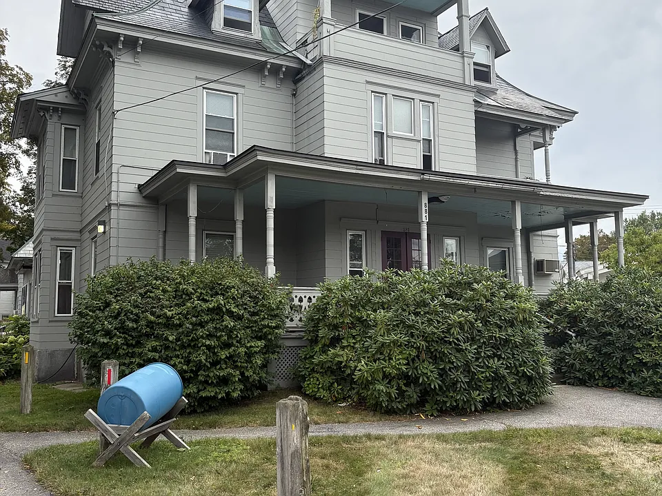 881 Main St #4