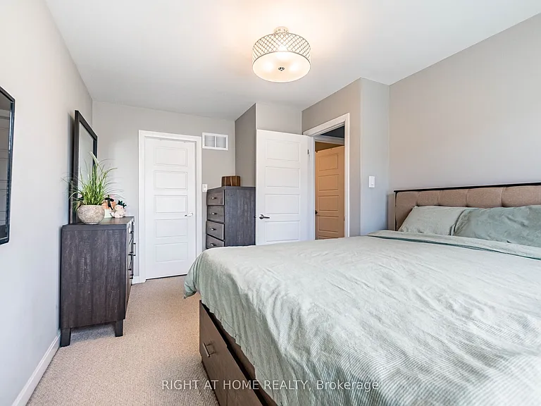 165 Hampshire Way #61 — Photo 32