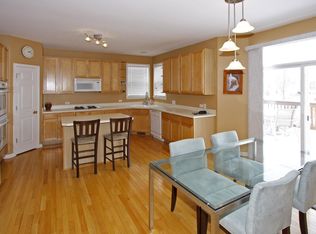 1555 Old Barn Ct, Bartlett, IL 60103