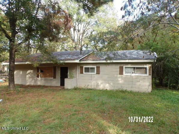 2814 Charleston Dr, Jackson, MS 39212