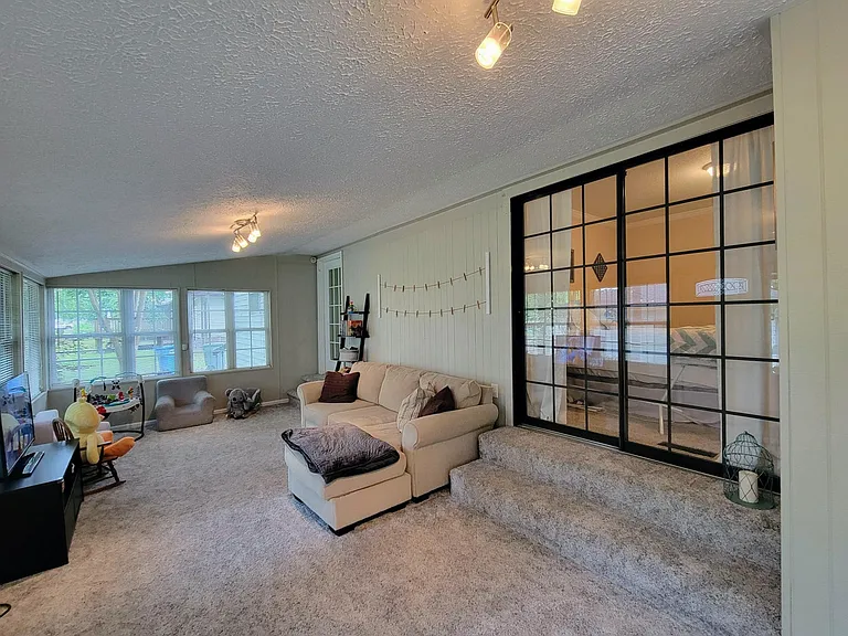 709 James Ave — Photo 20