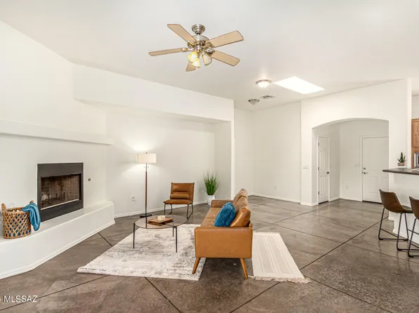 836 N Wilmot Rd, Tucson, AZ 85710