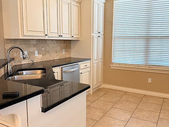 5th image of 3905 Presidio Dr