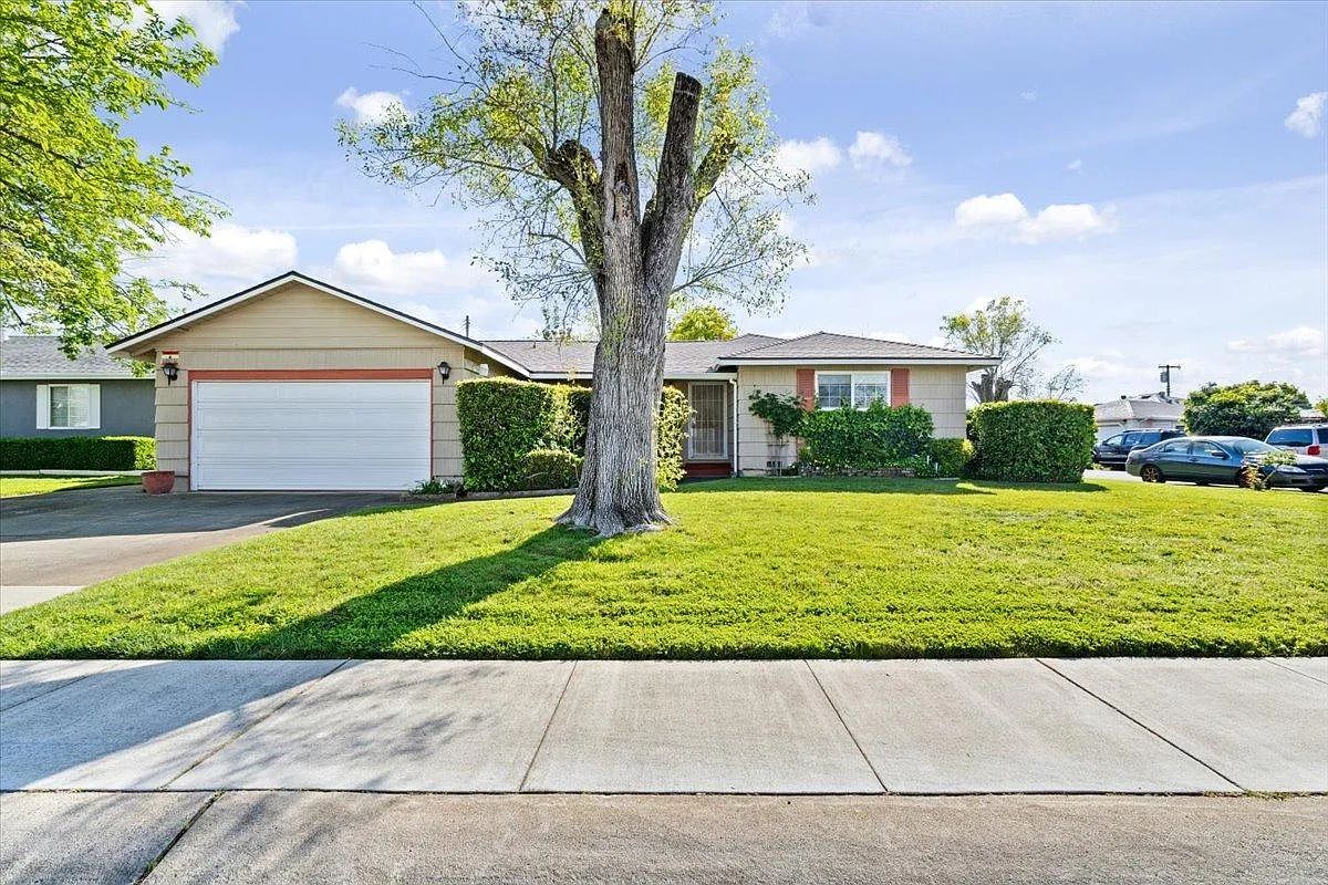 2528 Sarda Way photo 1