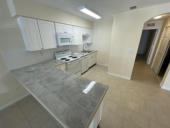 2nd image of 417 Woodrow Ave #2
