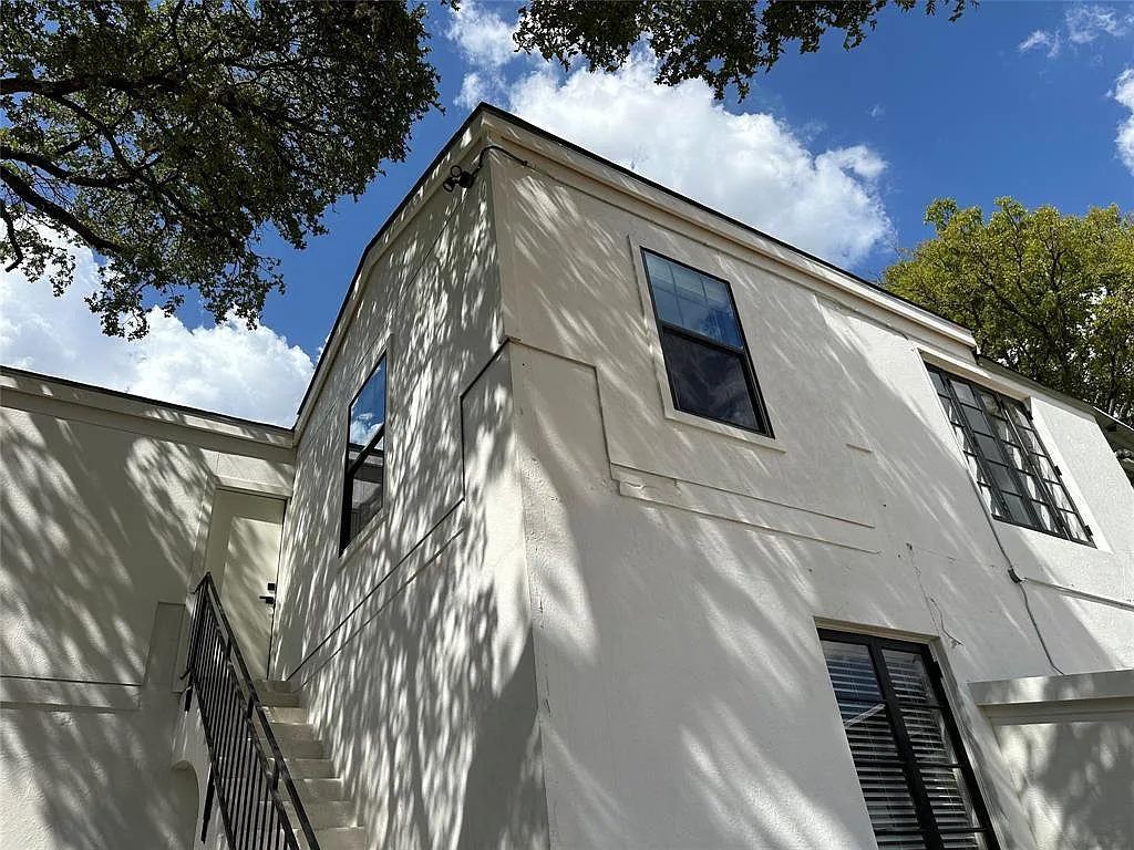 8 bed, 3.5 bath, 3200 sqft, $18,500 — Photo 3