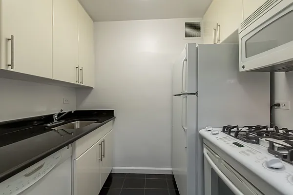 Rented by Solow Realty | media 59