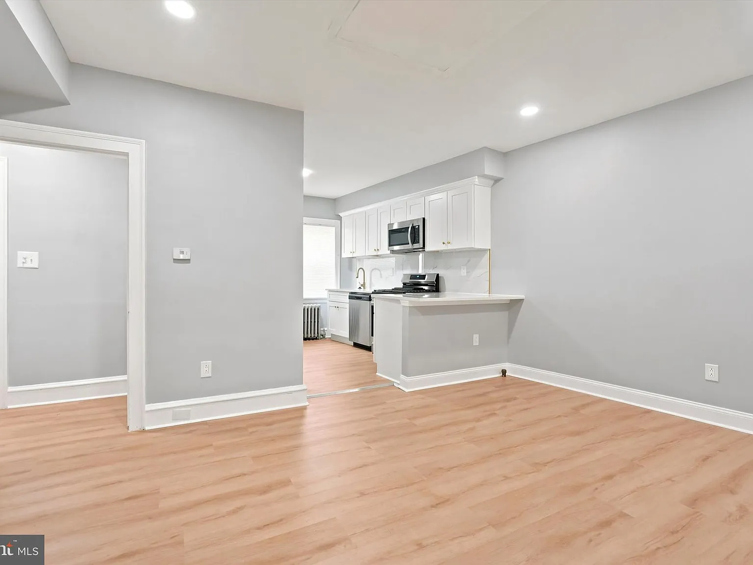 2 bed, 925 sqft, $1,950 — Photo 4