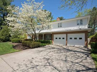 2 Valleyview Dr, Albany, NY 12208